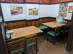 ■テーブル席奥　2〜4名席　2卓